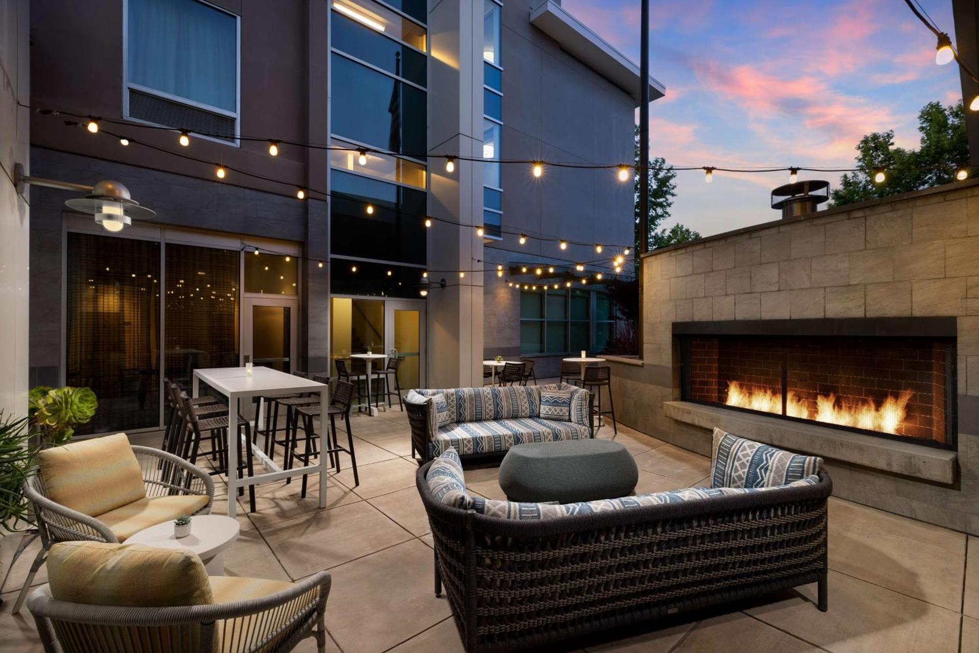 Hilton Garden Inn Palo Alto Exteriör bild